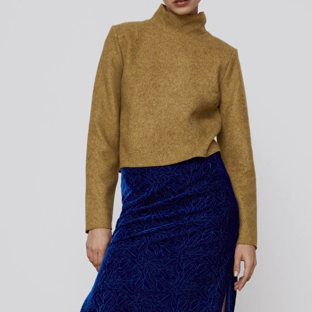 BROWN THICK HIGH NECK SWEATER